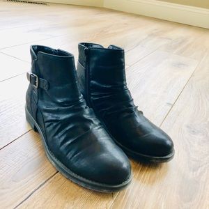 Baretraps black booties